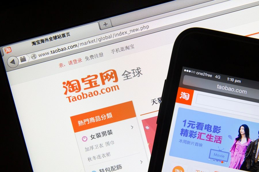Taobao, a website of Alibaba Group, is displayed on a laptop and a smartphone, 21 March 2014. (Brent Lewin/Bloomberg)