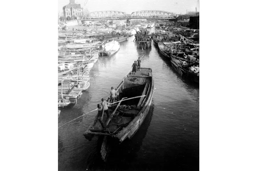 Only one narrow channel is left in the crowded Suzhou river, a lifeline for many.