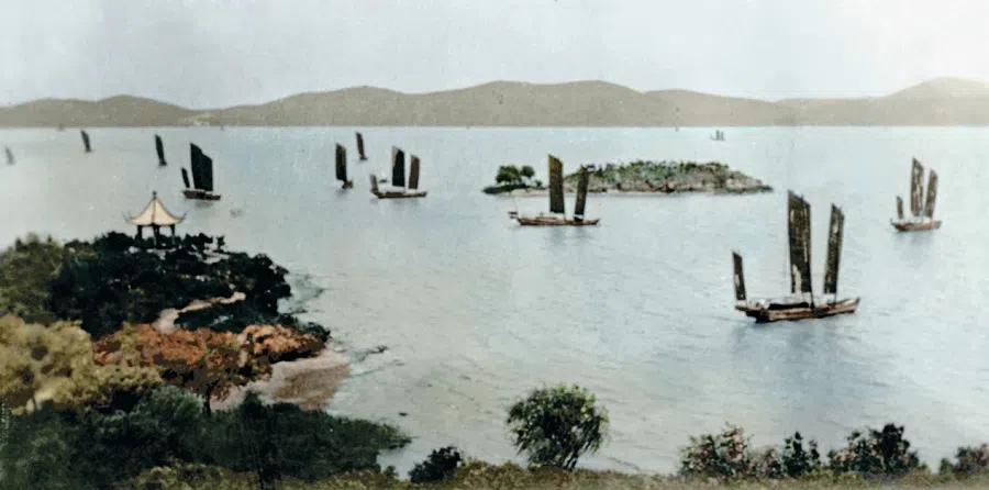 Huangbudun islet on the waters of Wuxi, 1880s.