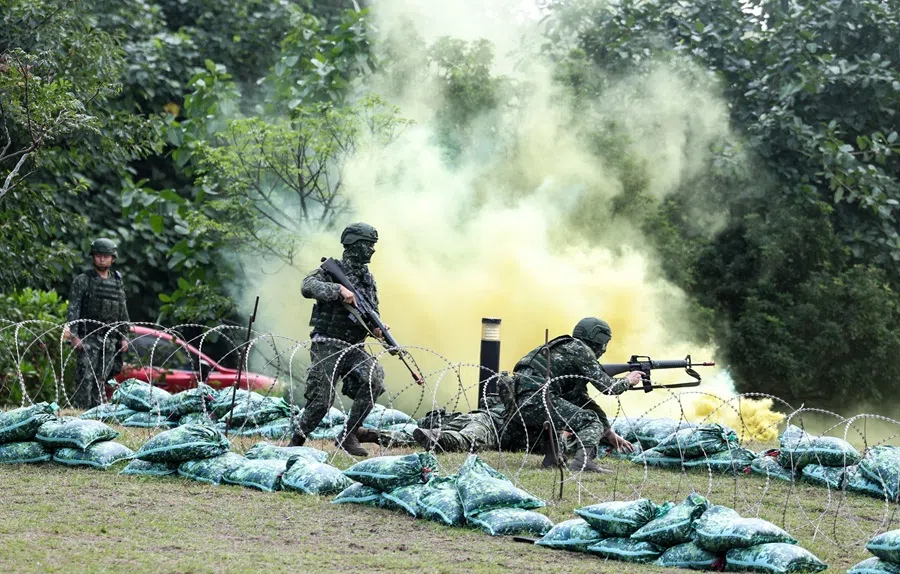 Taiwan reservists participate in a small unit combat training session at Loung Te Industrial Parks Service Center, in Yilan on 2 December 2025. (I-Hwa Cheng/AFP)
