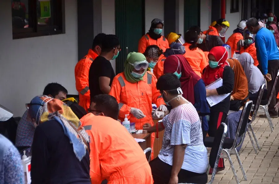 Indonesian medical staff take part in a mass test for the COVID-19 coronavirus at Patriot Stadium in Bekasi, West Java on March 25, 2020. (Rezas/AFP)