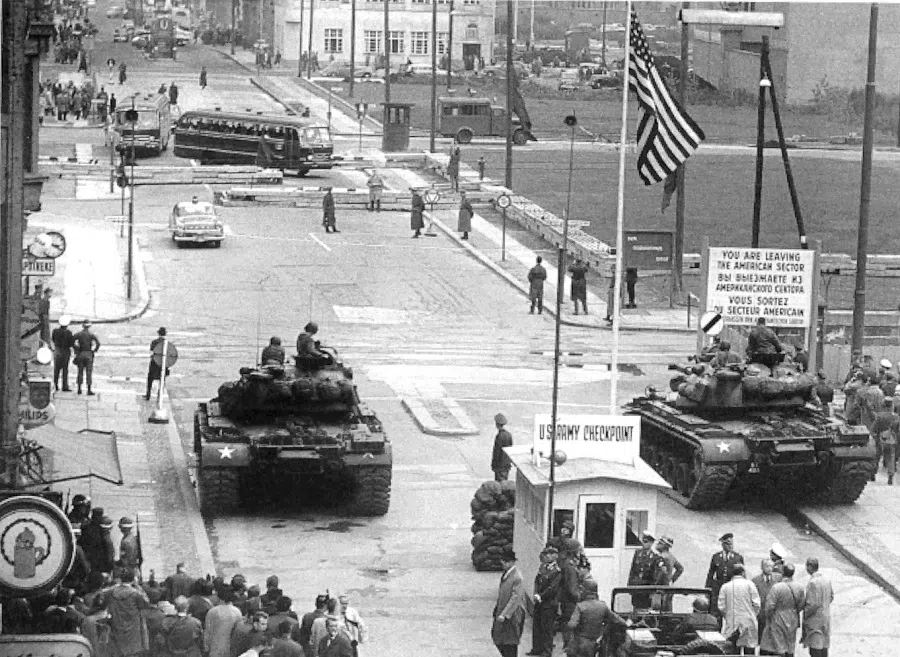 American troops leave Berlin as the Cold War ends. (Handout/Free use)