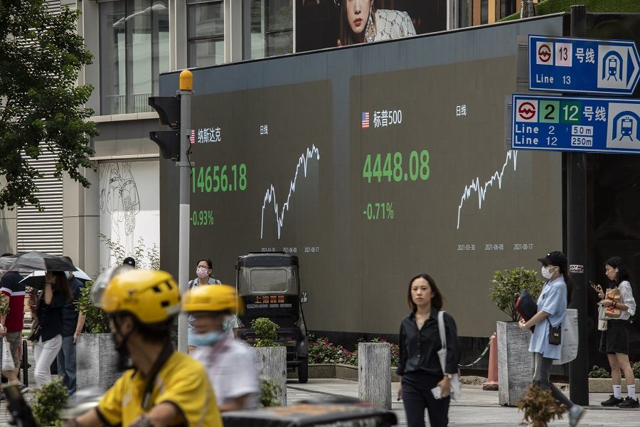 A public screen displays the Nasdaq and S&P 500 figures in Shanghai, China, 18 August 2021. (Qilai Shen/Bloomberg)