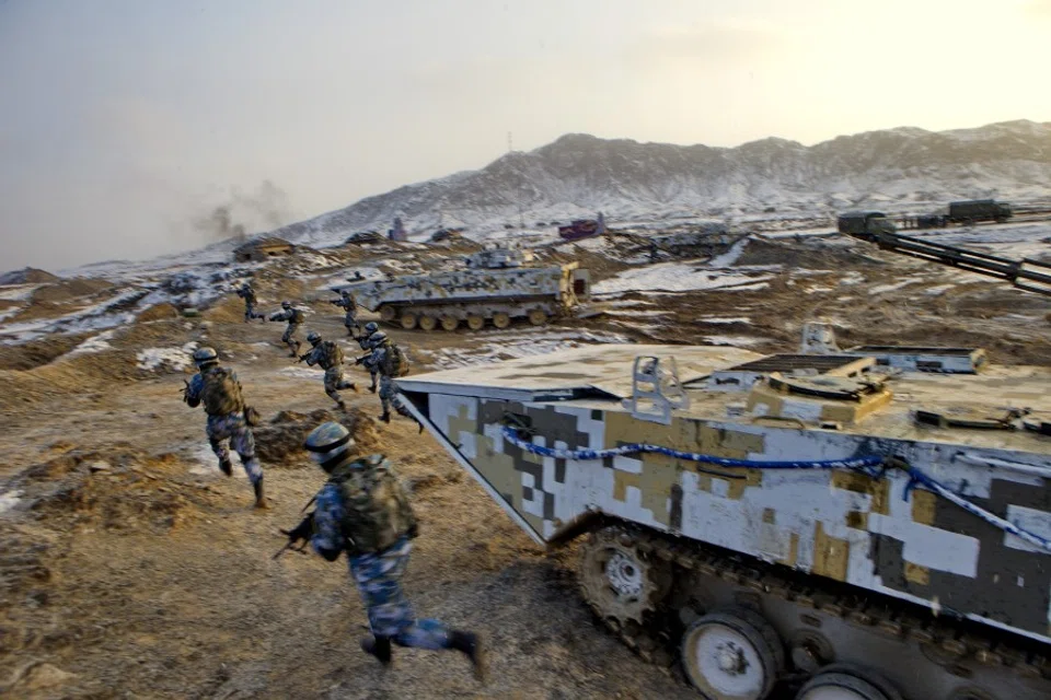 Soldiers of the People's Liberation Army (PLA) Marine Corps are seen in training in China, 21 January 2016. (Stringer/REUTERS)