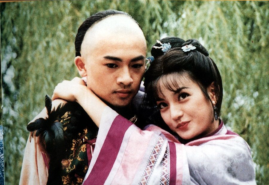 Television still of My Fair Princess showing actor Alec Su (left) and actress Vicki Zhao Wei. (SCV)
