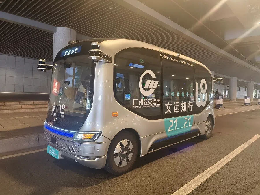 Self-driving robobuses have hit the roads too. (Photo: Zeng Shi)