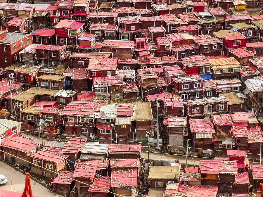 Monk residences in Larung.