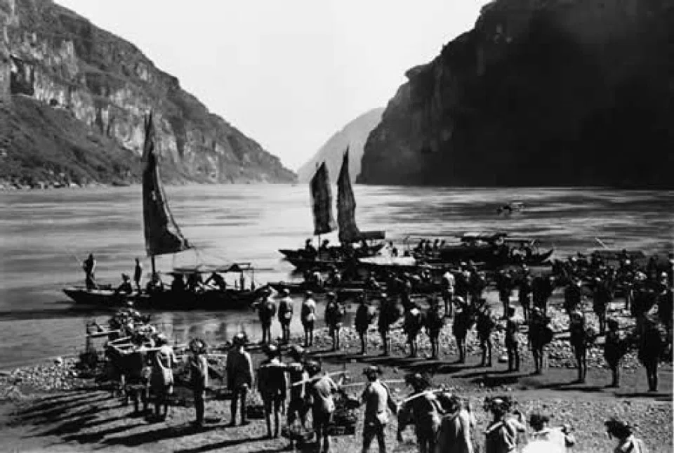Chinese Nationalist troops crossing the Three Gorges in western Hubei province during the Second Sino-Japanese War. (Wikipedia)