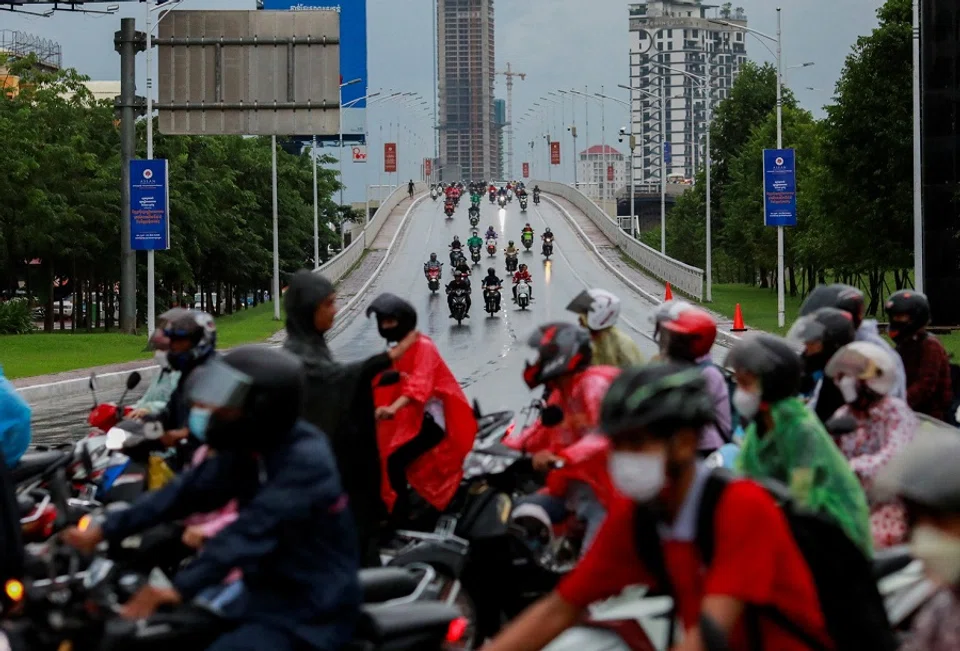 Local people are seen on their vehicles as they get stuck in traffic while the VIP convoys pass during the ASEAN foreign ministers meeting in Phnom Penh, Cambodia, 3 August 2022. (Soe Zeya Tun/Reuters)