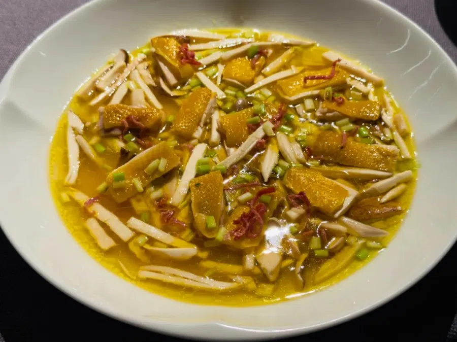 A dish of mushrooms with chicken.