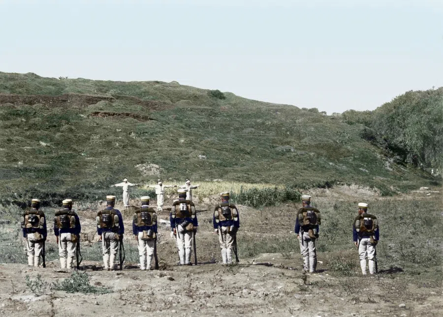 Japanese troops executing Korean anti-Japanese elements during the Russo-Japanese war, 1905.