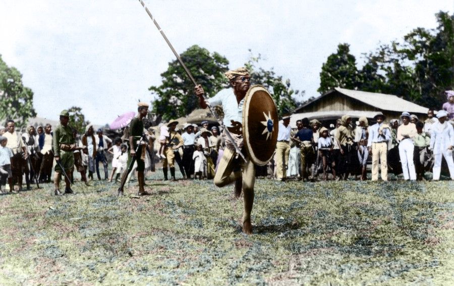 A traditional war dance performance in Jolo, the capital of Sulu province, 1920s.