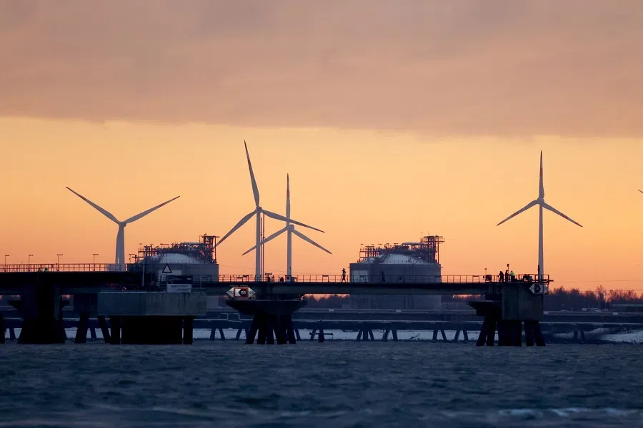 Onshore wind turbines and the HES Wilhelmshaven Tank Terminal, operated by HES International BV, in Wilhelmshaven, Germany, on 15 December 2022. (Liesa Johannssen/Bloomberg)