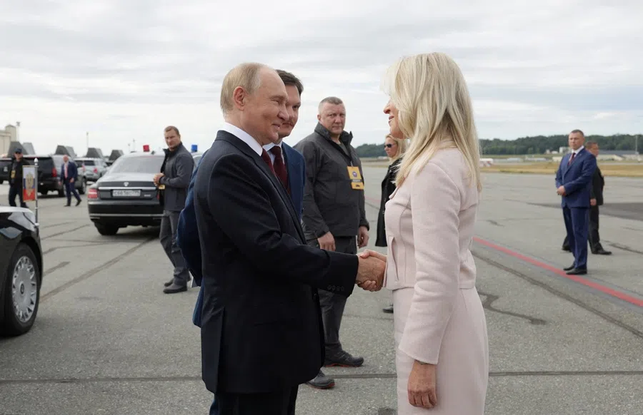 Russian President Vladimir Putin shakes hands with chief of protocol of the US Monica Crowley upon departure following his meeting with US President Donald Trump in Anchorage, Alaska, US, on 15 August 2025.  (Sputnik/Gavriil Grigorov/Pool via Reuters)