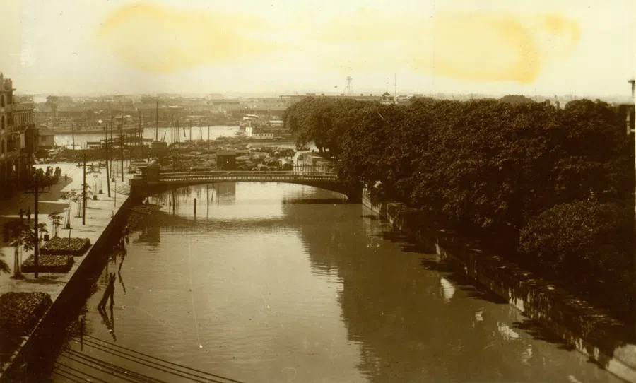 A bridge in the French concession area of Guangzhou in the 1930s.