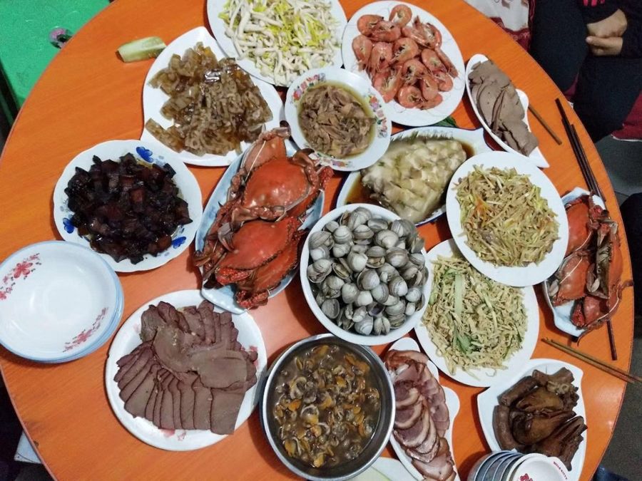 My family reunion dinner at Fengnan, Tangshan, Hebei Province. (Photo: Lorna Wei)