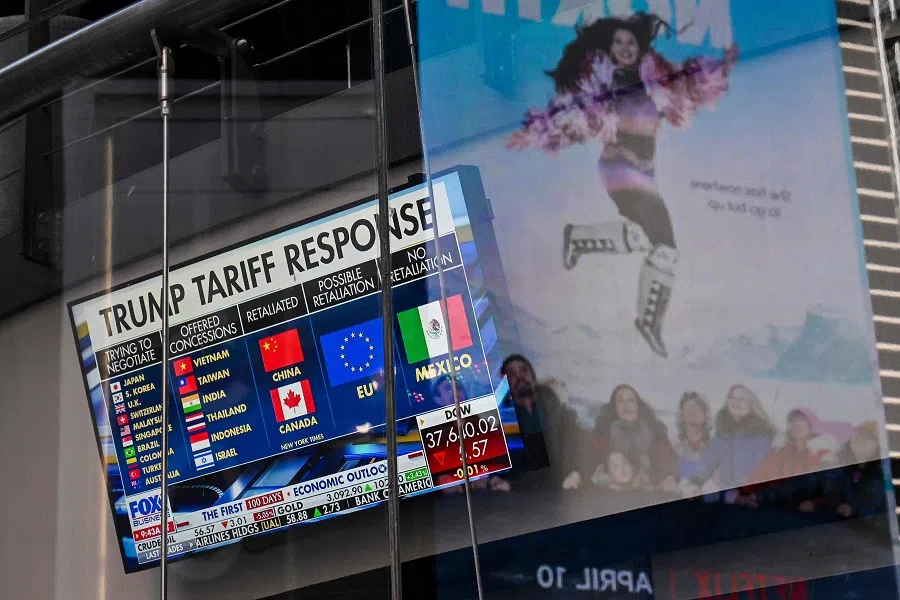 A television screen displays news about the world’s response to US President Donald Trump’s trade and tariff policies, at the Nasdaq MarketSite in Times Square, New York City, US, on 9 April 2025. (Angela Weiss/AFP)