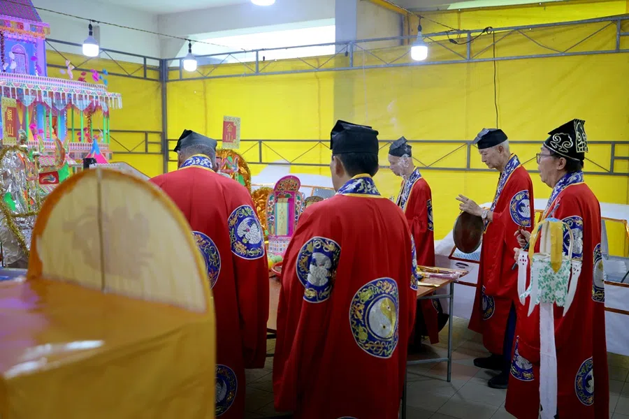 Woo laments that he could be the last generation of nam mou sifus left in Singapore. 