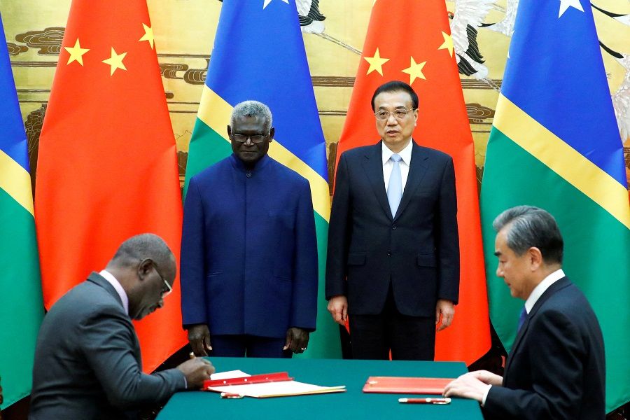 (Left to right) Solomon Islands Foreign Minister Jeremiah Manele, Solomon Islands Prime Minister Manasseh Sogavare, Chinese Premier Li Keqiang and Chinese State Councilor and Foreign Minister Wang Yi attend a signing ceremony at the Great Hall of the People in Beijing, China, 9 October 2019. (Thomas Peter/File Photo/Reuters)