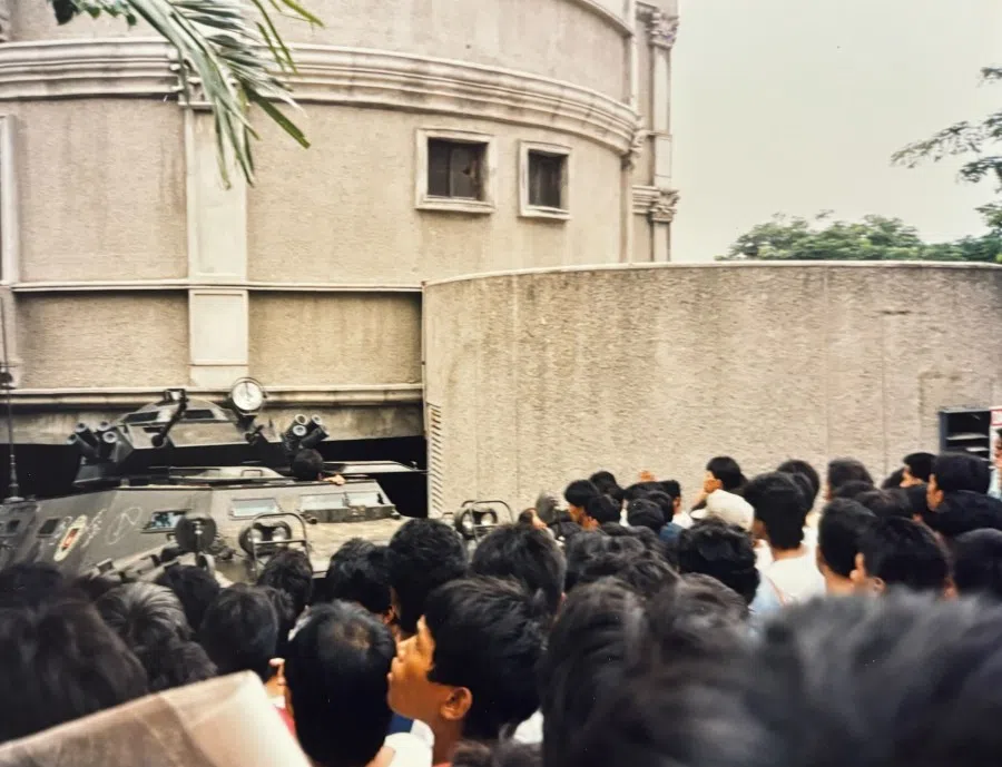 Government tanks surround the television station occupied by the rebels.