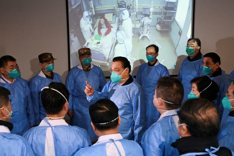 Chinese Premier Li Keqiang wearing a mask and protective suit speaks to medical workers as he visits the Jinyintan hospital where the patients of the new coronavirus are being treated following the outbreak, in Wuhan, January 27, 2020. (Reuters)