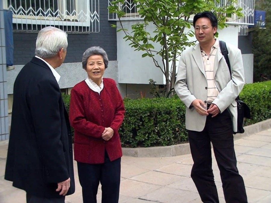 In 2006, the author (right) completed an oral history project at Lin Liyun's home in Beijing, making a comprehensive record of this legendary modern Taiwanese woman. Lin Liyun is in the centre.