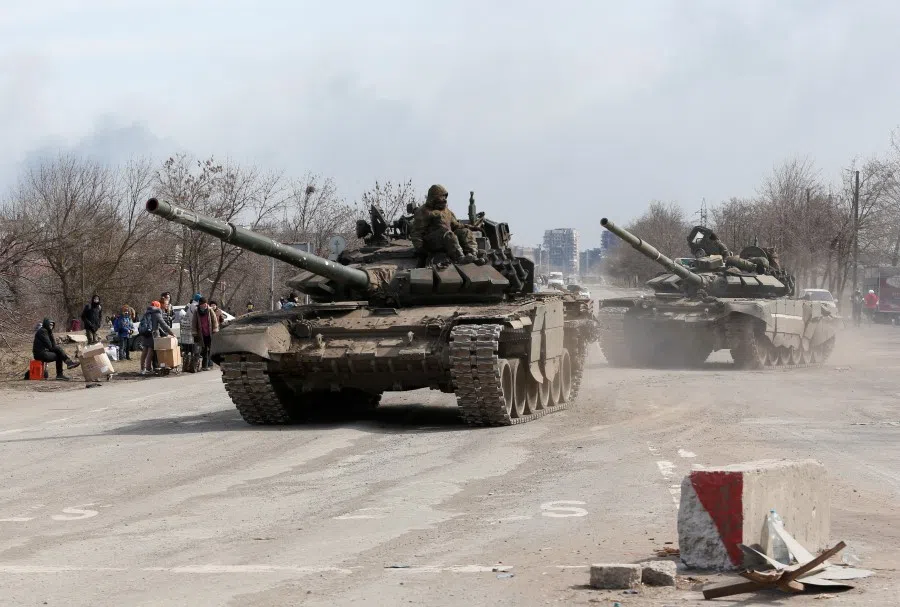 Service members of pro-Russian troops are seen atop of tanks during Russia-Ukraine conflict on the outskirts of the besieged southern port city of Mariupol, Ukraine, 20 March 2022. (Alexander Ermochenko/Reuters)