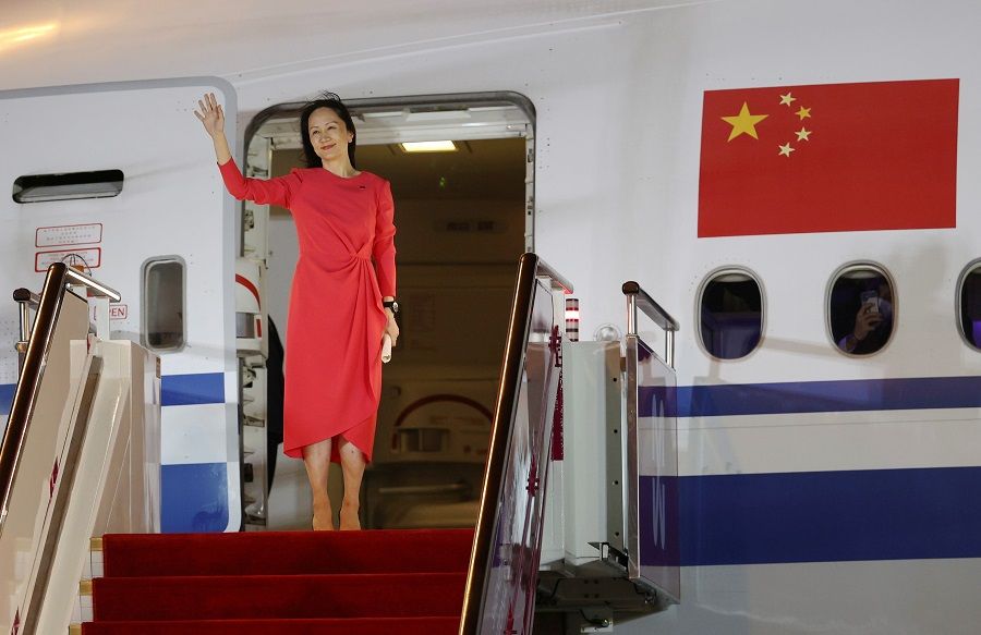 Huawei Chief Financial Officer Meng Wanzhou waves as she steps out of a charter plane at Shenzhen Bao'an International Airport in Shenzhen, Guangdong Province, China, 25 September 2021. (Jin Liwang/Xinhua via Reuters)