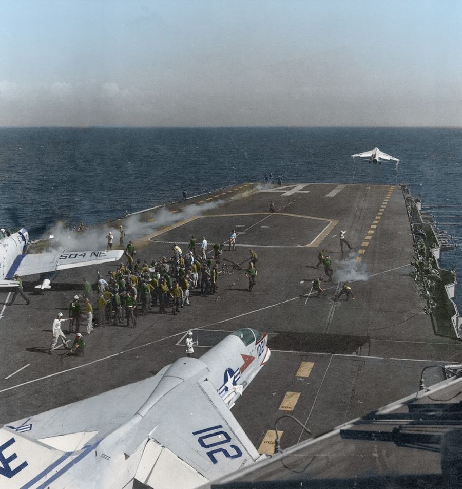 Jets taking off and landing from an aircraft carrier of the US Seventh Fleet, 1958. At the time, sea and air fights were frequent occurrences along the Fujian coast, and the Seventh Fleet added to the defence of the Taiwan Strait.