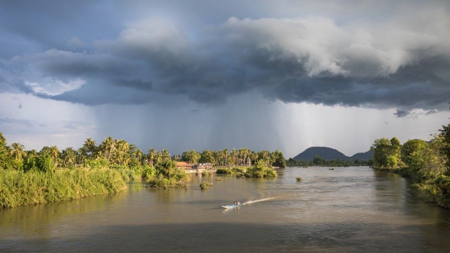 A view of the Mekong between Don Det and Don Khon, Si Phan Don, Laos, May 2019. (Wikimedia)