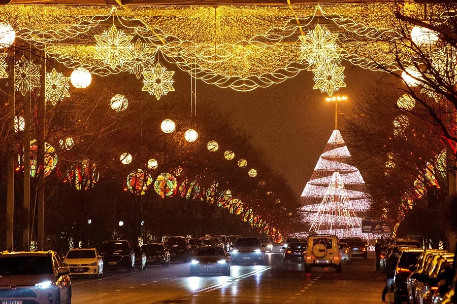 This photo taken on 24 January 2022 shows cars making their way as public transport and economic activity resume after a Covid-19 lockdown in Xi'an, Shaanxi province, China. (AFP)