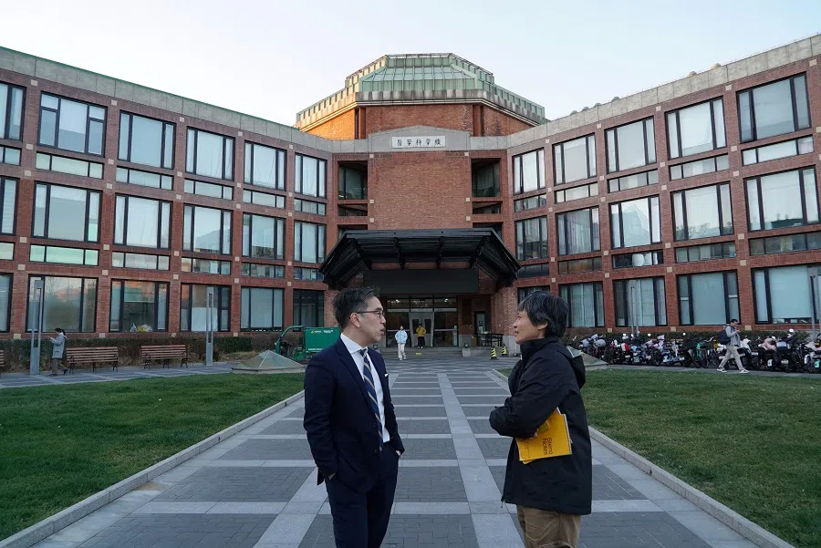 Wong with Lianhe Zaobao’s Beijing correspondent Sim Tze Wei. 