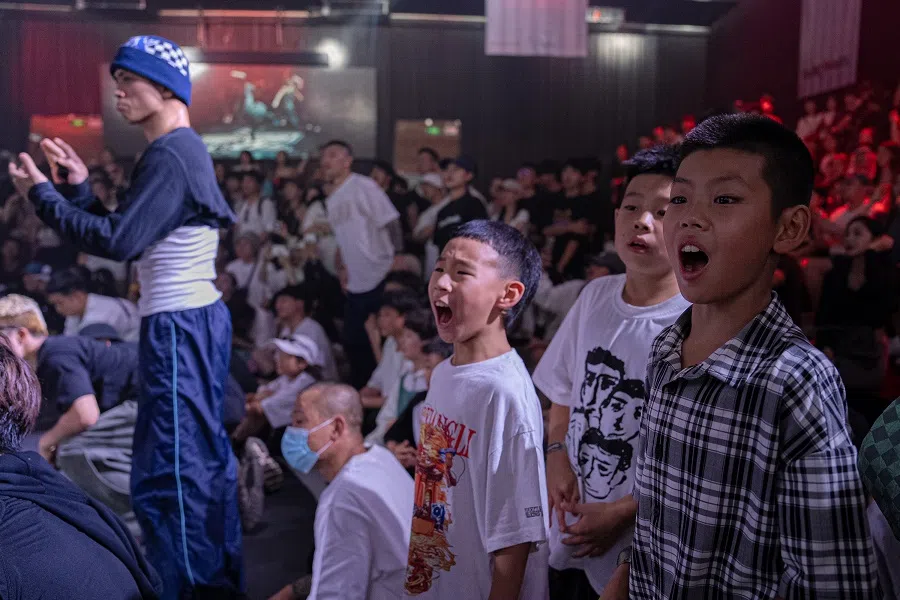 At an underground breaking competition in Beijing on 28 June 2024, Niu Yiming was eliminated in the top 16 of the children’s group. He continued to watch the competition from the stands.