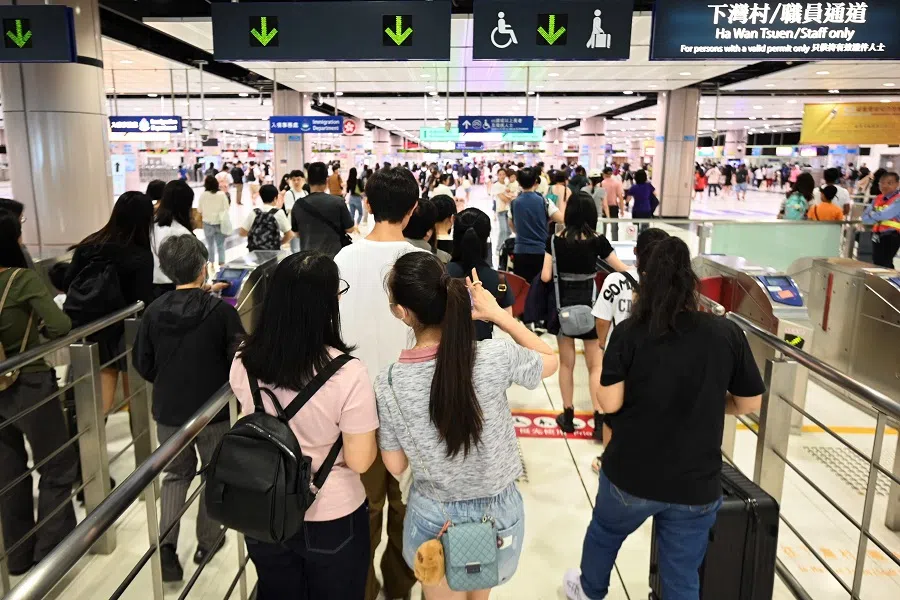 Tourists from Hong Kong line up to cross the border to Shenzhen at the Lok Ma Chau border control point in Hong Kong on 1 May 2024. (Peter Parks/AFP)