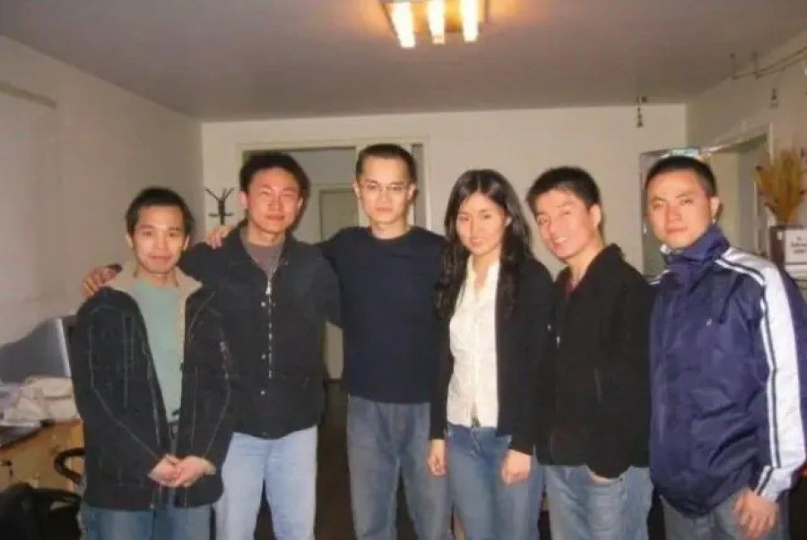 Wang Huiwen (second from right) and his friend Wang Xing (third from left) co-founded China's equivalent of Facebook. (Internet)
