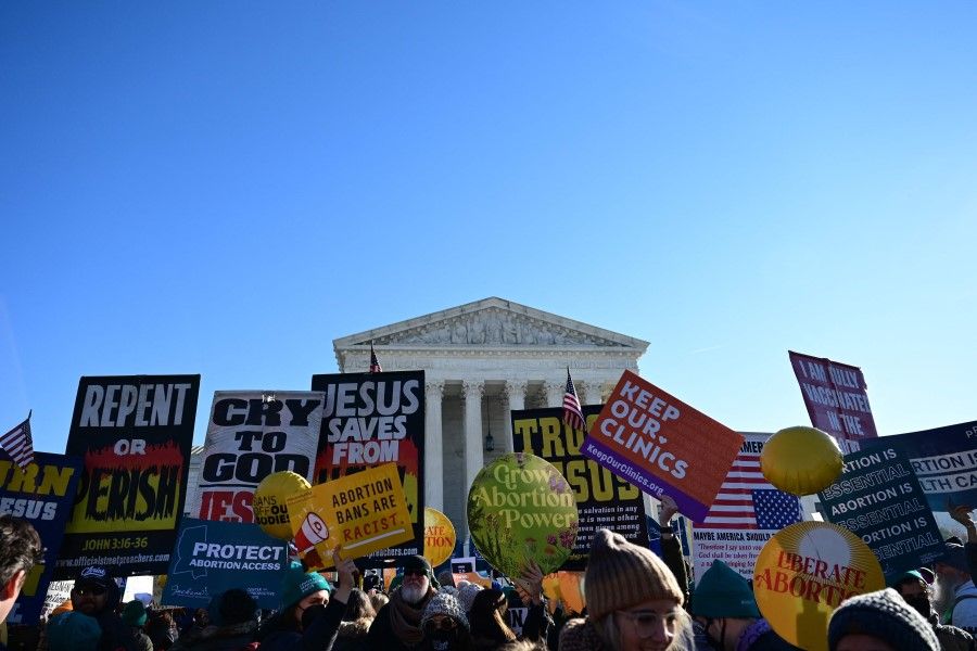 Abortion rights advocates and anti-abortion protesters demonstrate in front of the US Supreme Court in Washington, DC, on 1 December 2021. (Jim Watson/AFP)