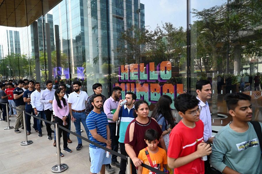 People queue outside India's first Apple retail store before its opening in Mumbai, India, on 18 April 2023. (Punit Paranjpe/AFP)