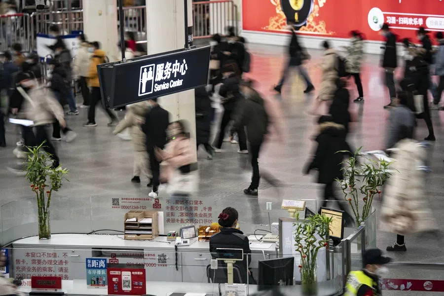 Commuters at a subway station in Shanghai, China, on 3 January 2023. (Qilai Shen/Bloomberg)