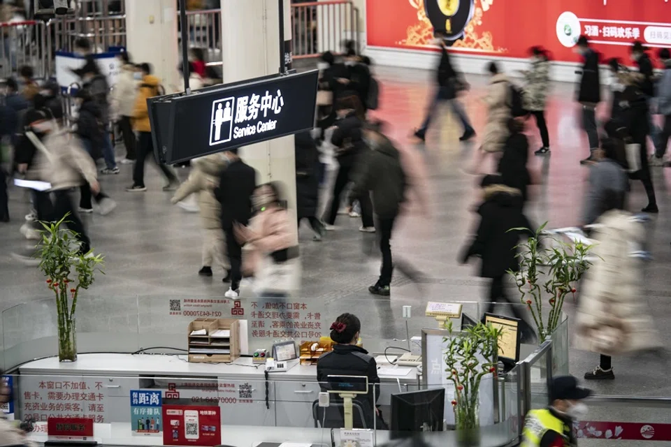 Commuters at a subway station in Shanghai, China, on 3 January 2023. (Qilai Shen/Bloomberg)