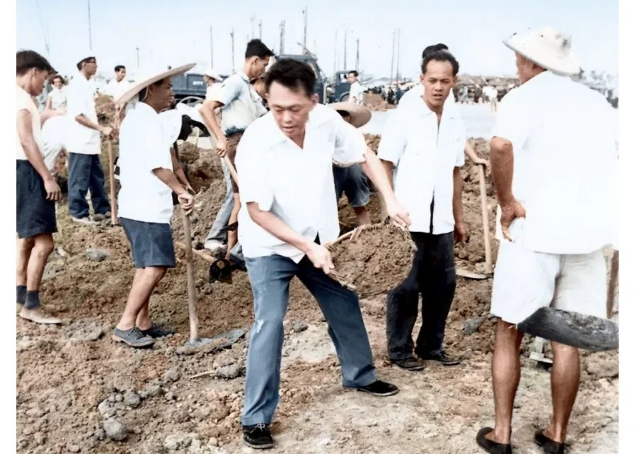 In the 1960s, Prime Minister Lee Kuan Yew launched community-building campaigns. He personally joined residents in clearing mud from worksites to encourage people to improve their living environment with their own hands, fostering community spirit, mutual help and pride.