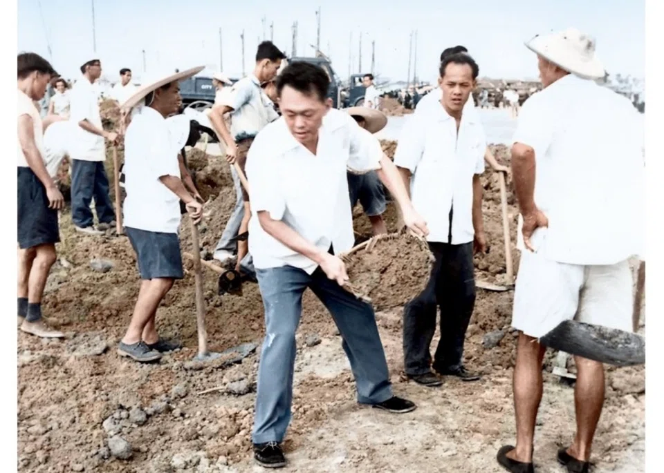 In the 1960s, Prime Minister Lee Kuan Yew launched community-building campaigns. He personally joined residents in clearing mud from worksites to encourage people to improve their living environment with their own hands, fostering community spirit, mutual help and pride.