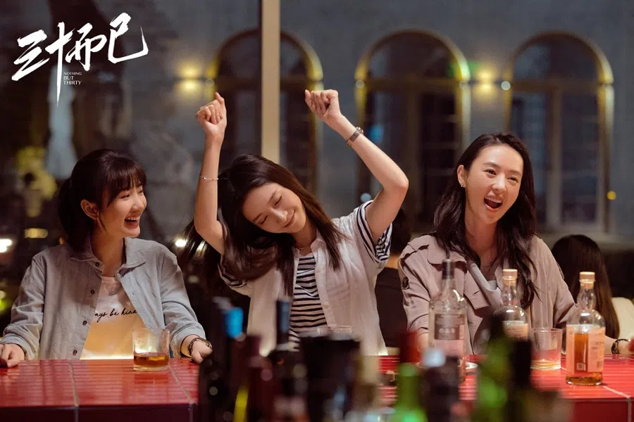 The three women depicted in Nothing but Thirty. Left to right: Zhong Xiaoqin (played by Mao Xiaotong), Wang Manni (played by Jiang Shuying) and Gu Jia (played by Tong Yao). (Internet)