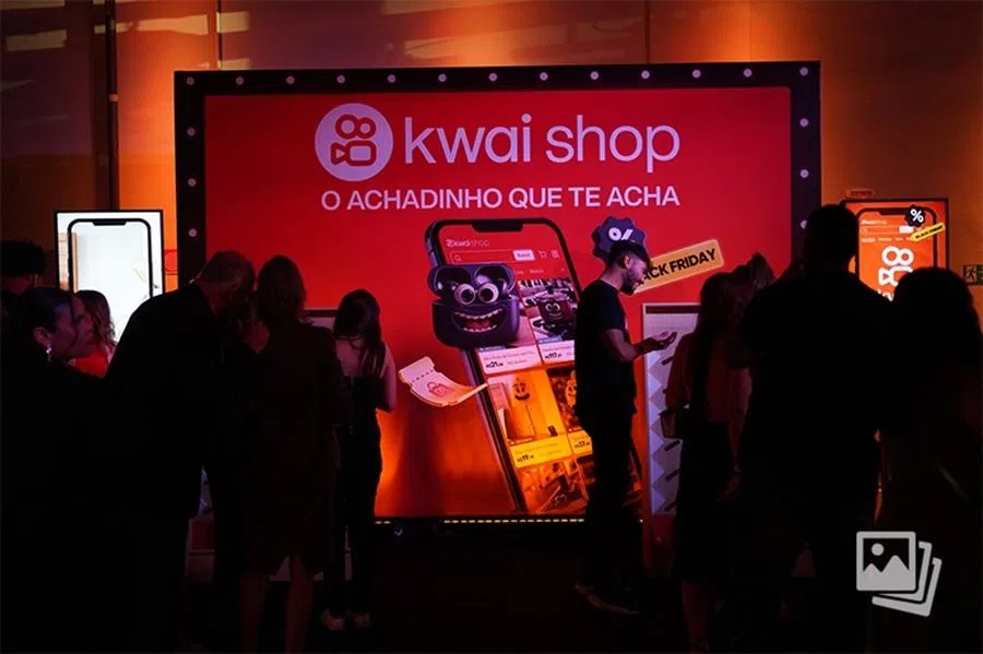 Short-video creators gather around an e-commerce billboard at the Kwai Awards party in São Paulo, on 26 November 2025. (Zhang Ruixue/Caixin)