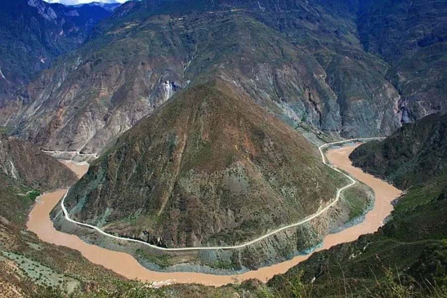 The First Bend of the Jinsha River (金沙江第一湾). (Internet)