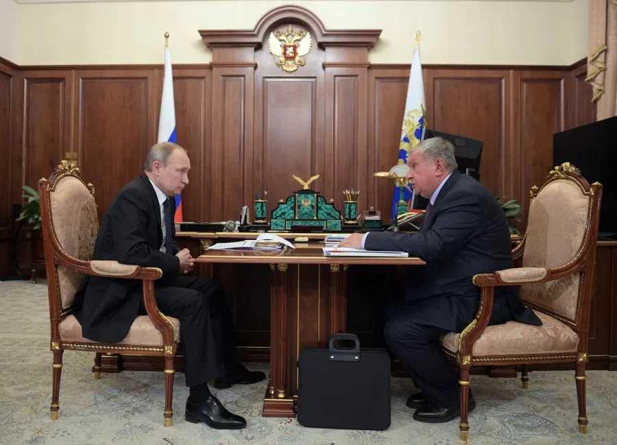 Russian President Vladimir Putin meets with Chief Executive of Rosneft company Igor Sechin in Moscow, February 2020. (Alexei Druzhinin/Kremlin via REUTERS)