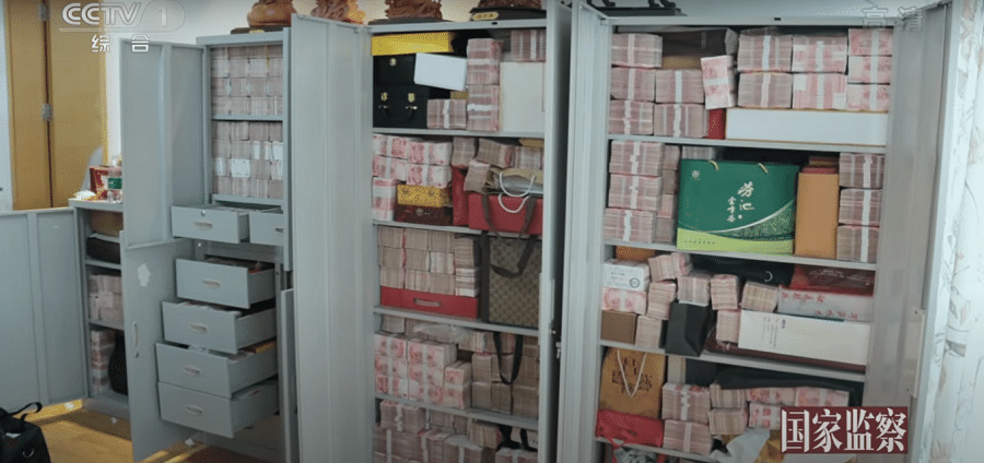 A look into Lai's "supermarket", a Beijing apartment where he kept his ill-gotten money. (Photo: Screenshot from CCTV documentary series《国家监察》)