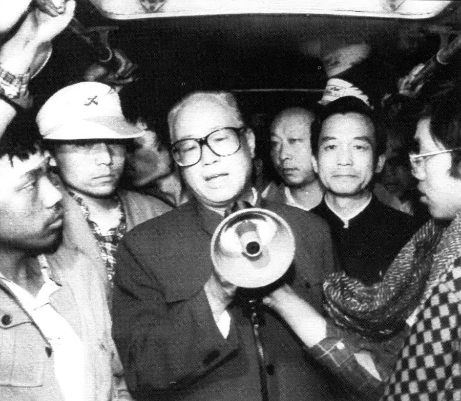On 19 May 1989, a tearful Chinese Premier Zhao Ziyang (centre) visited students in Tiananmen Square, accompanied by a solemn-looking Wen Jiabao in the rear.