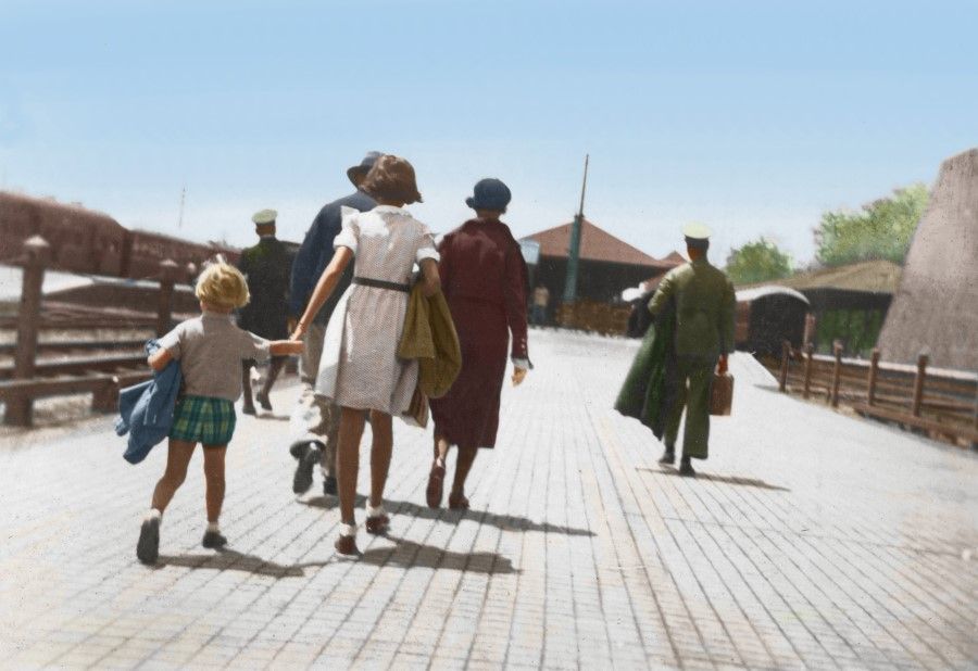 In 1915, Beijing had a sizeable foreign community. The photo shows a family of foreigners heading to the West Zhengyang Gate train station.