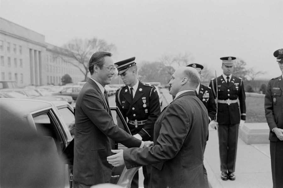 Deputy Prime Minister and Defence Minister, Mr Goh Chok Tong (L) being received by the US Assistant Secretary of Defence, Mr Richard Armitage (R), November 1985. (SPH)