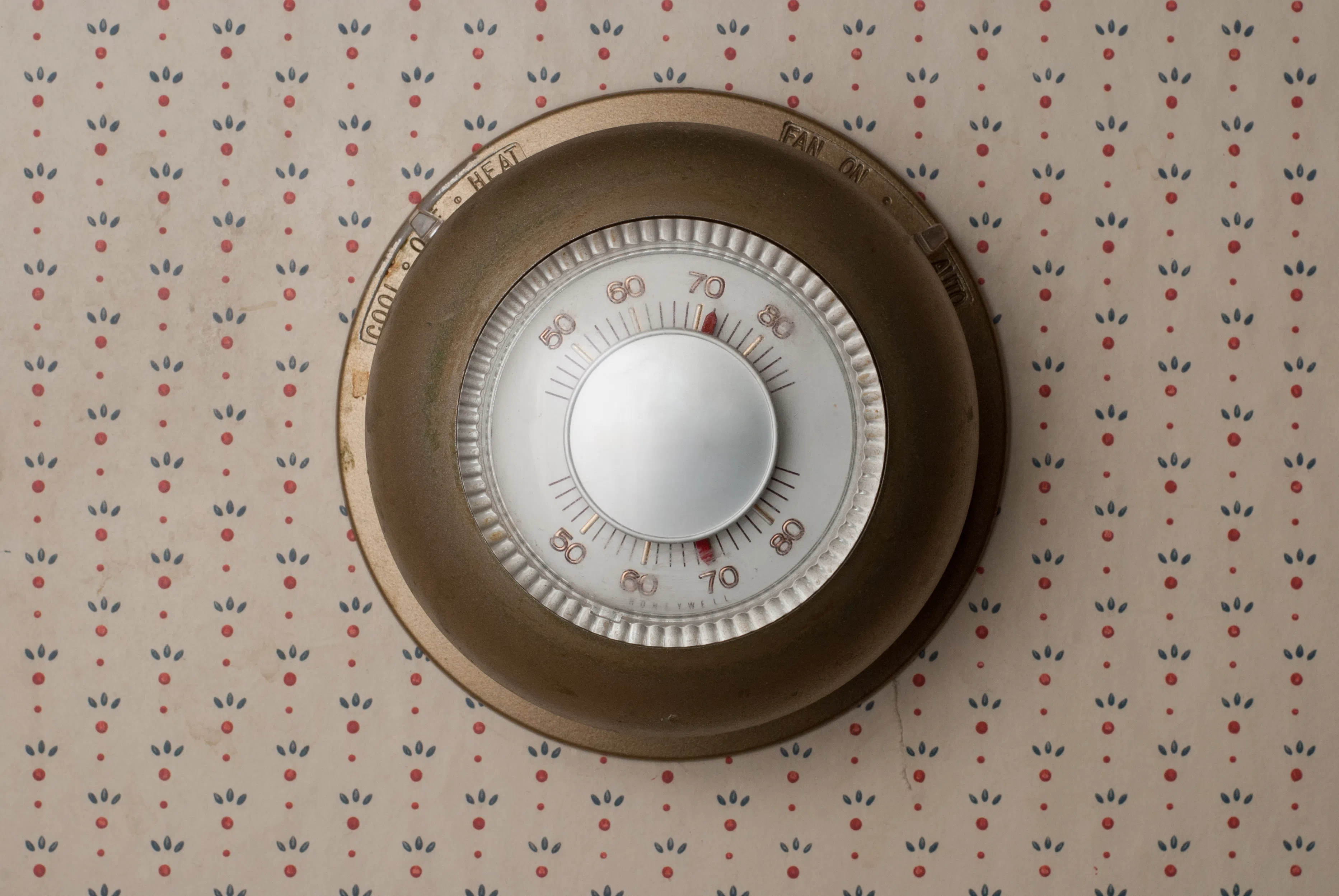 Lag times tempt people to adjust the thermostat. (iStock)